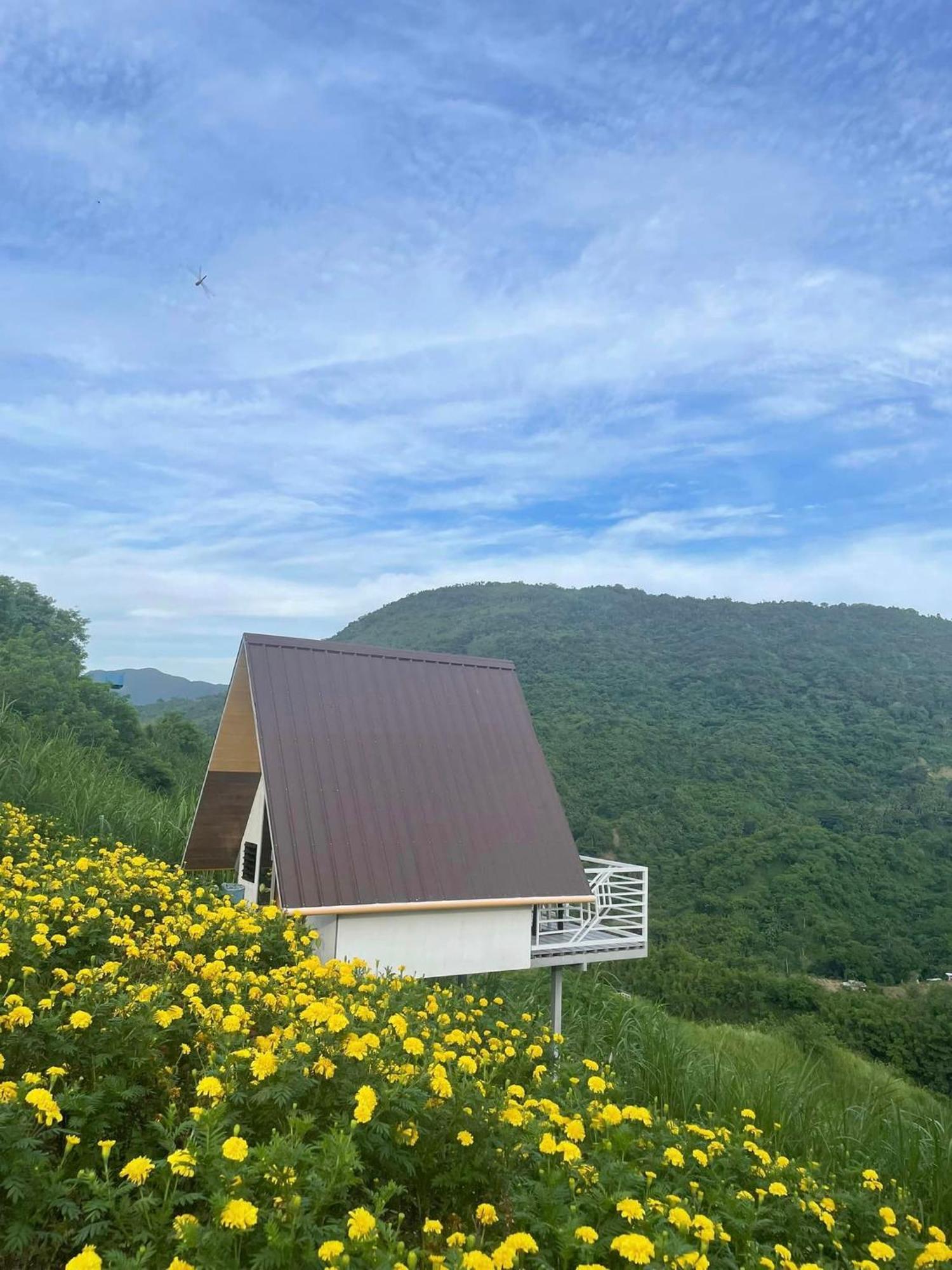 MIRA AgroPark Hotel Tanay Bagian luar foto